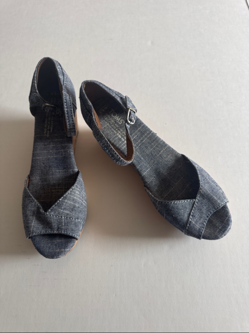 TOMS Women’s Denim Peep Toe Chambray Sandal